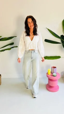 AMALIA WHITE FLOWER BLOUSE