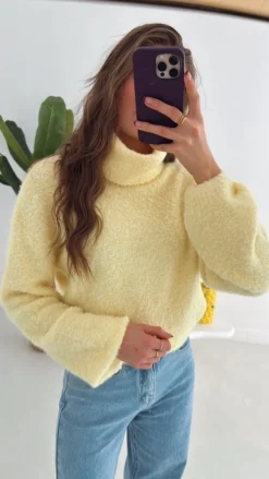 AMELIE YELLOW ROLLNECK PULLOVER