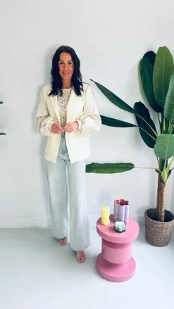 ANOUSHKA'S FAVORITE ECRU BLAZER