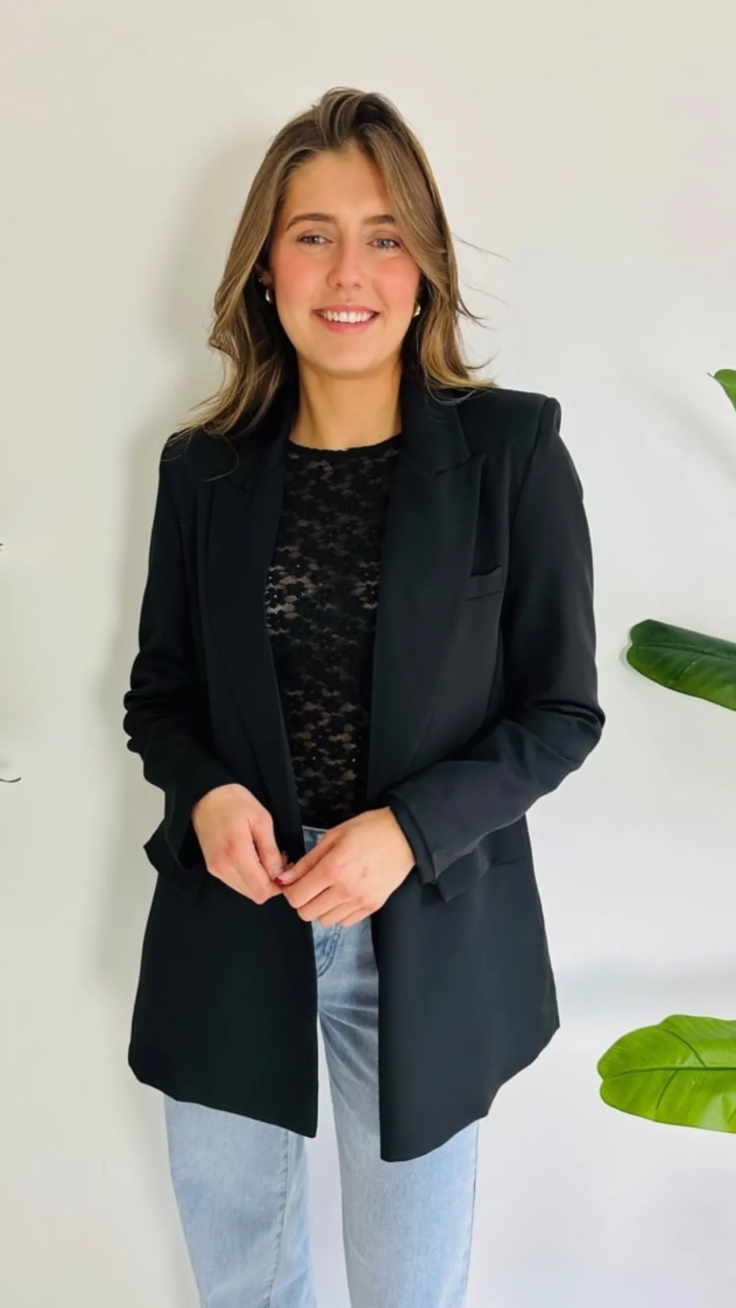 ARIANA MUSTHAVE BLACK BLAZER