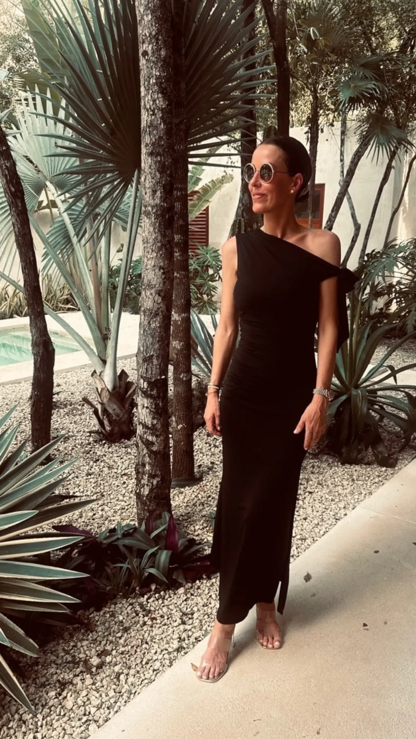 BEAUTIFUL LONG BLACK DRESS