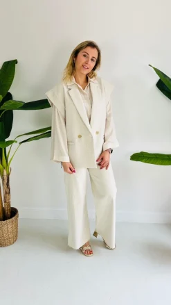 BRIDGET ECRU SLEEVELESS BLAZER