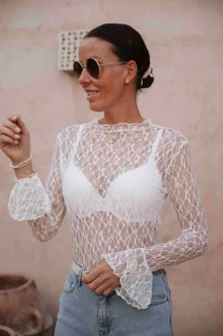 CLAIRE WHITE LACE TOP