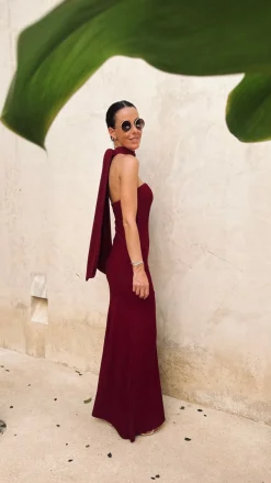 SANGRIA BURGUNDY STRAPLESS DRESS