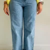 STRAIGHT LEG JEANS 9010