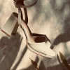 TE QUIERO ECRU HEELS