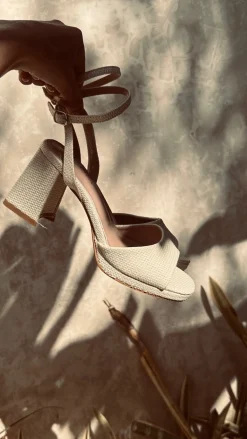 TE QUIERO ECRU HEELS